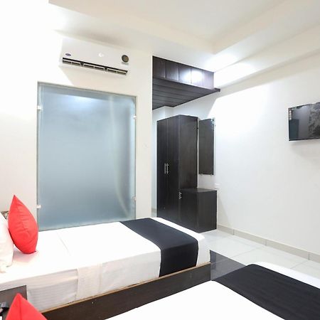 Live On Mrt736 Hotel Meerut Exterior foto