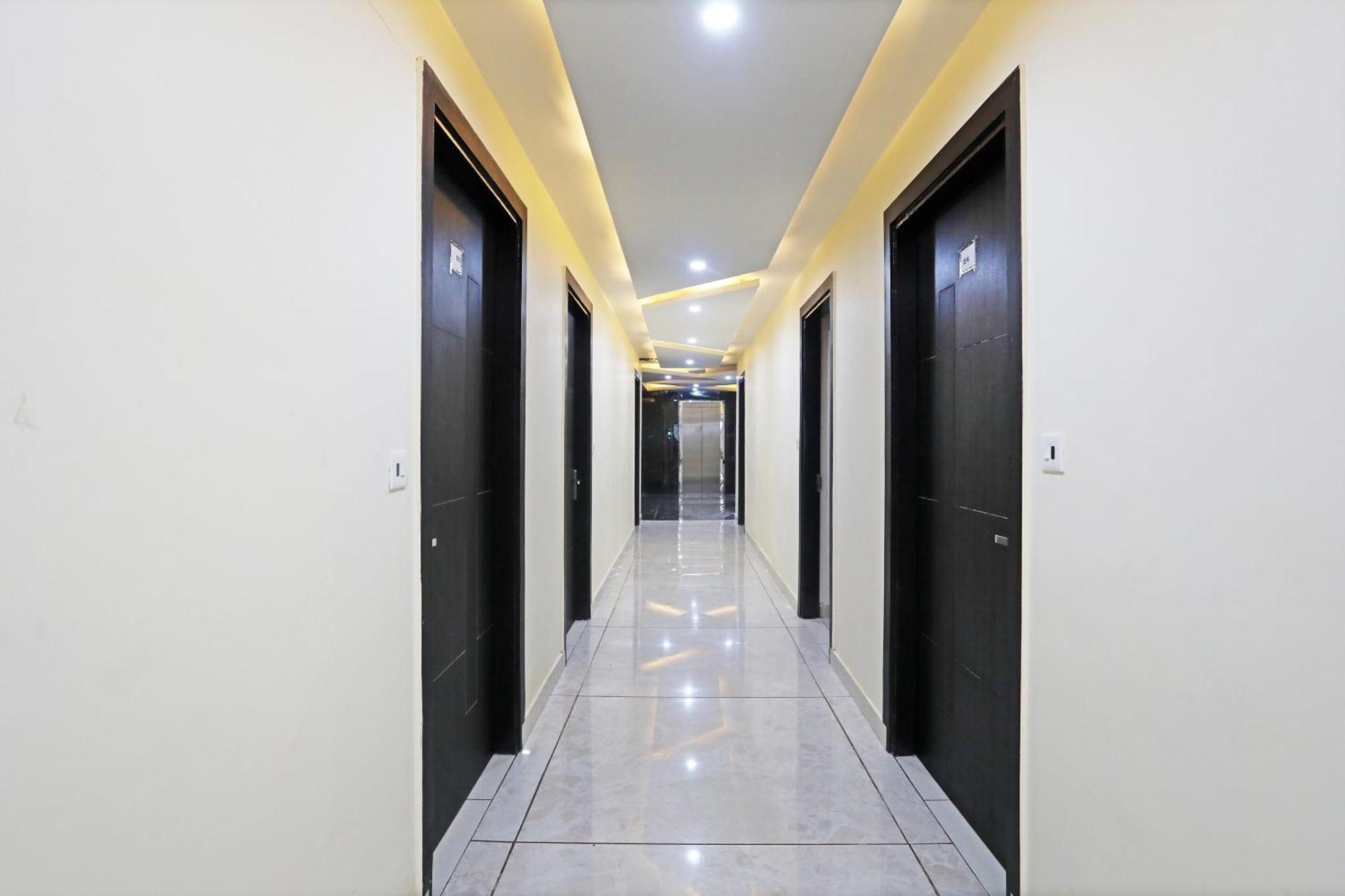 Live On Mrt736 Hotel Meerut Exterior foto