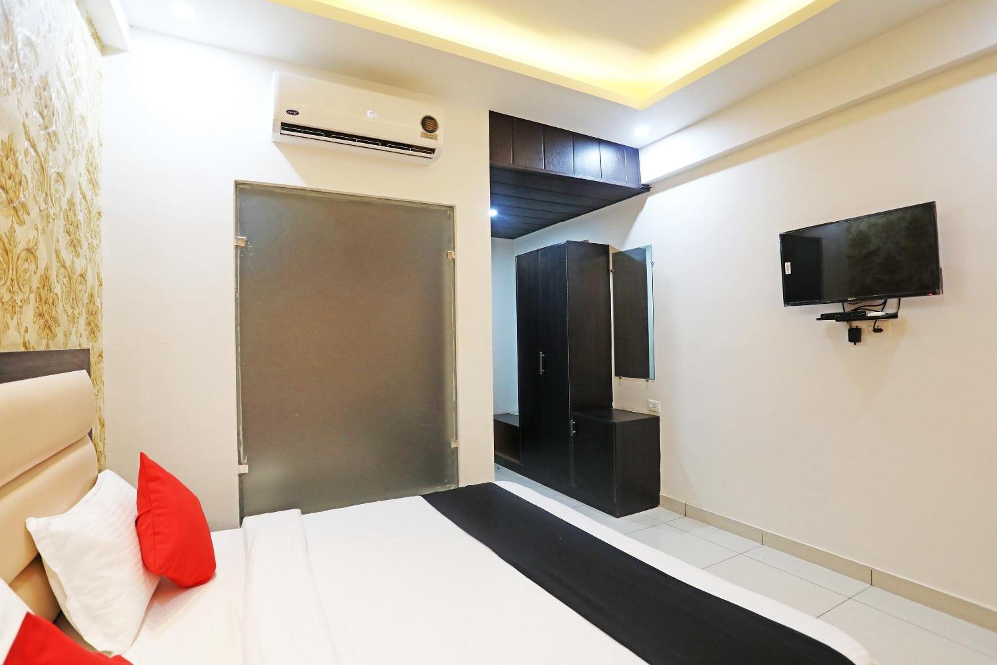 Live On Mrt736 Hotel Meerut Exterior foto