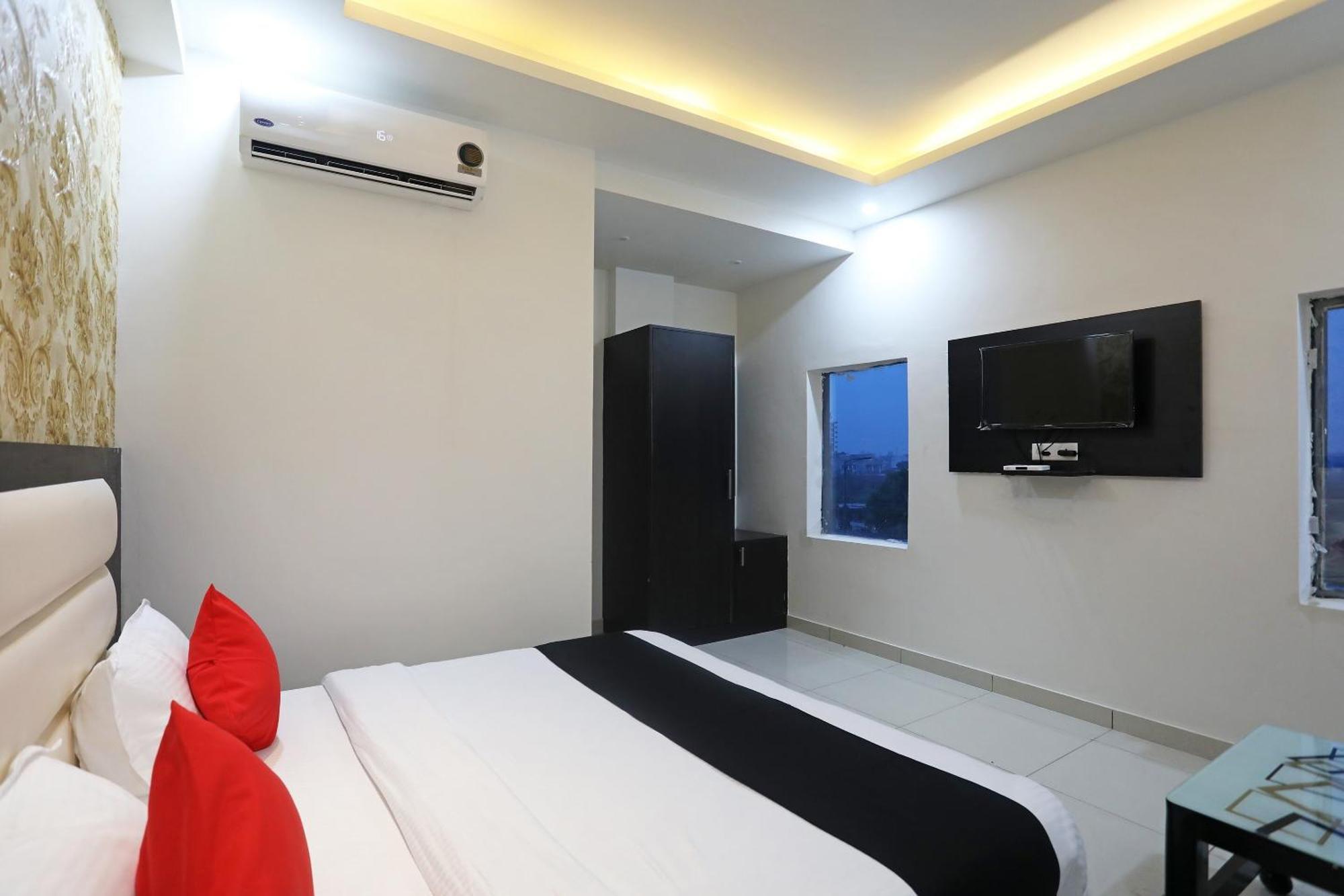 Live On Mrt736 Hotel Meerut Exterior foto
