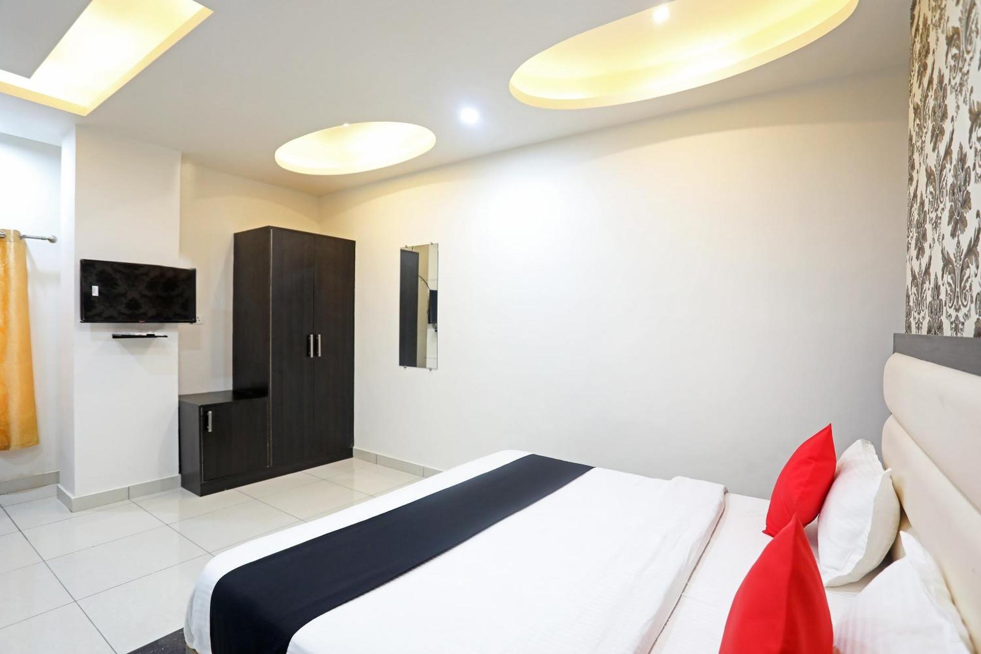 Live On Mrt736 Hotel Meerut Exterior foto