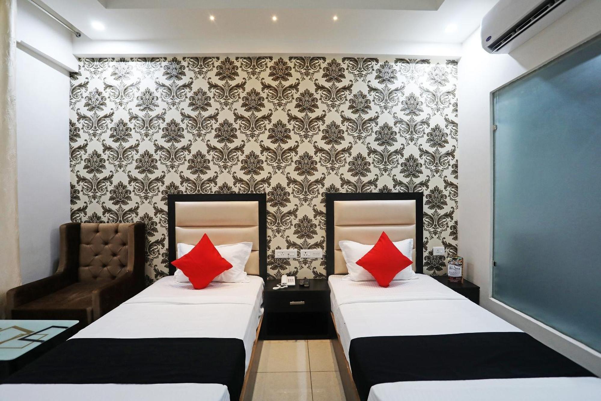 Live On Mrt736 Hotel Meerut Exterior foto