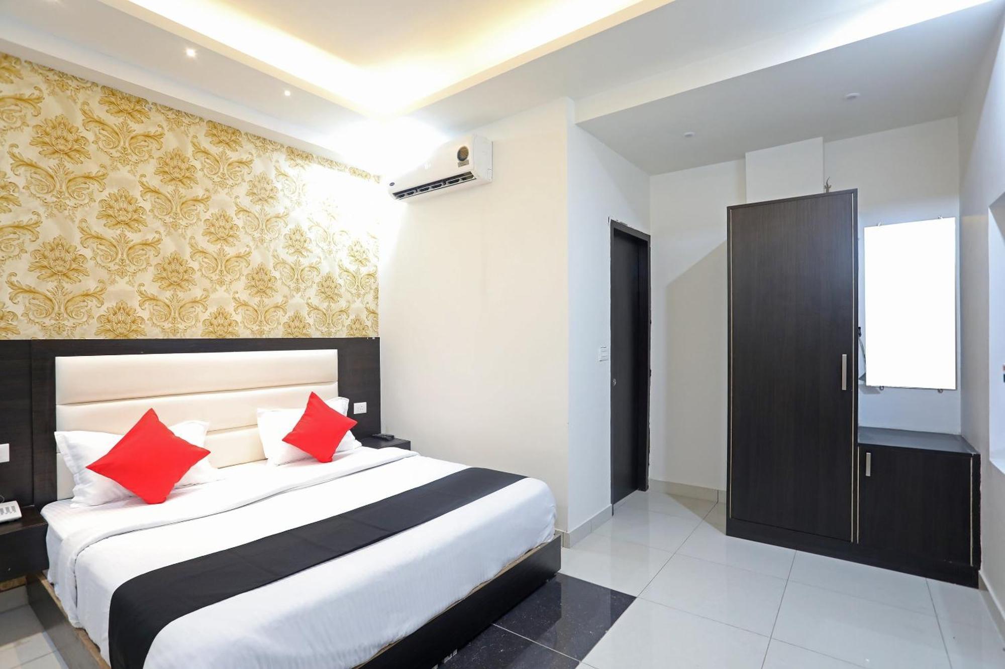 Live On Mrt736 Hotel Meerut Exterior foto