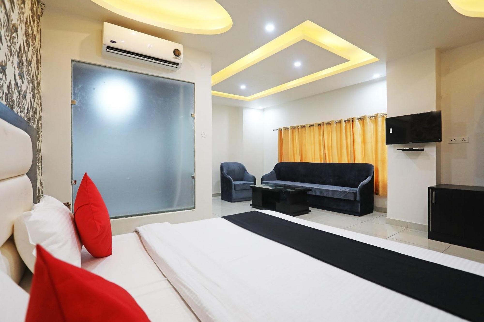Live On Mrt736 Hotel Meerut Exterior foto