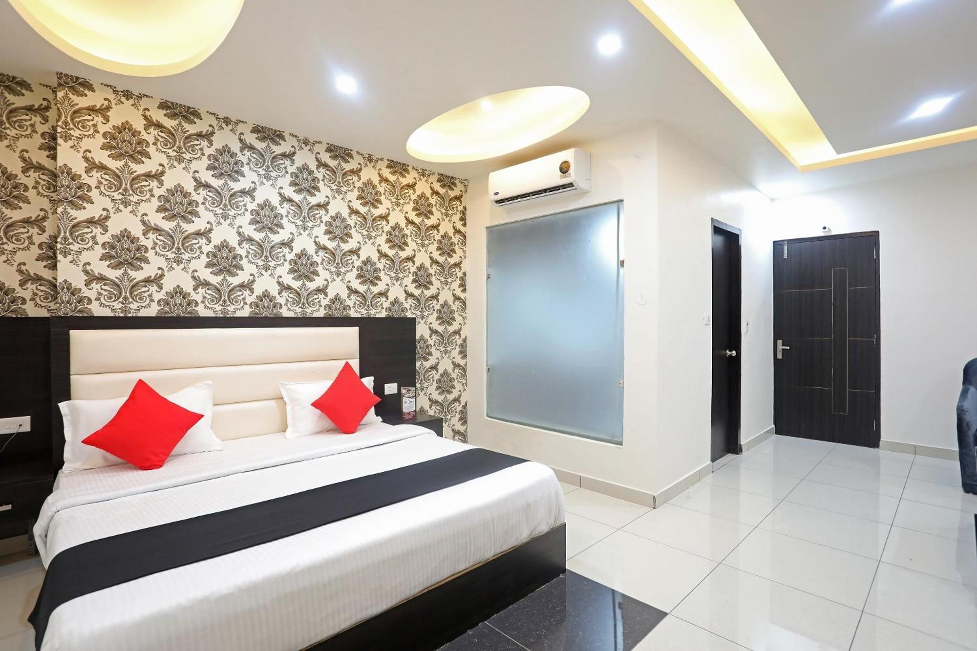Live On Mrt736 Hotel Meerut Exterior foto