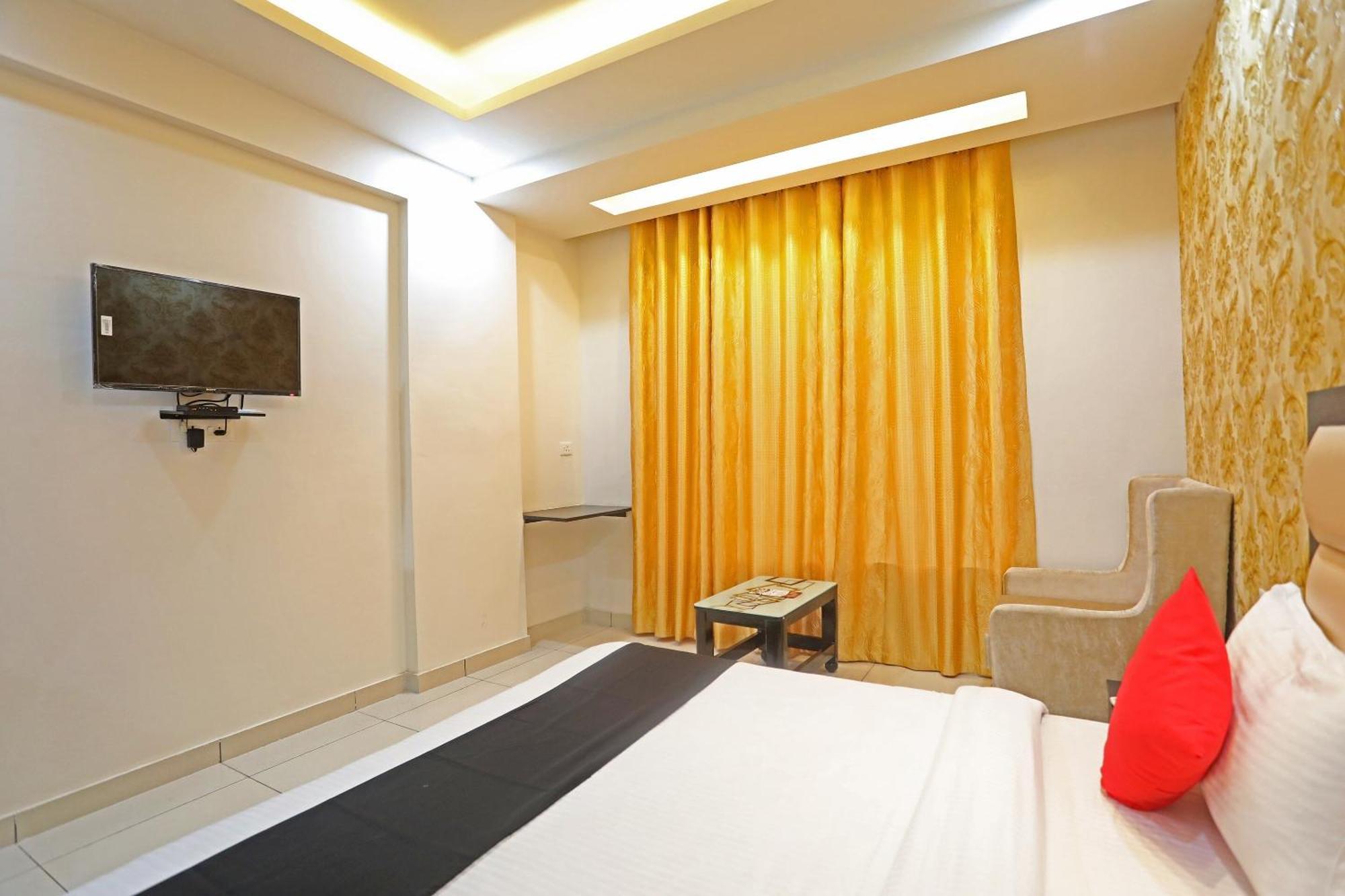 Live On Mrt736 Hotel Meerut Exterior foto