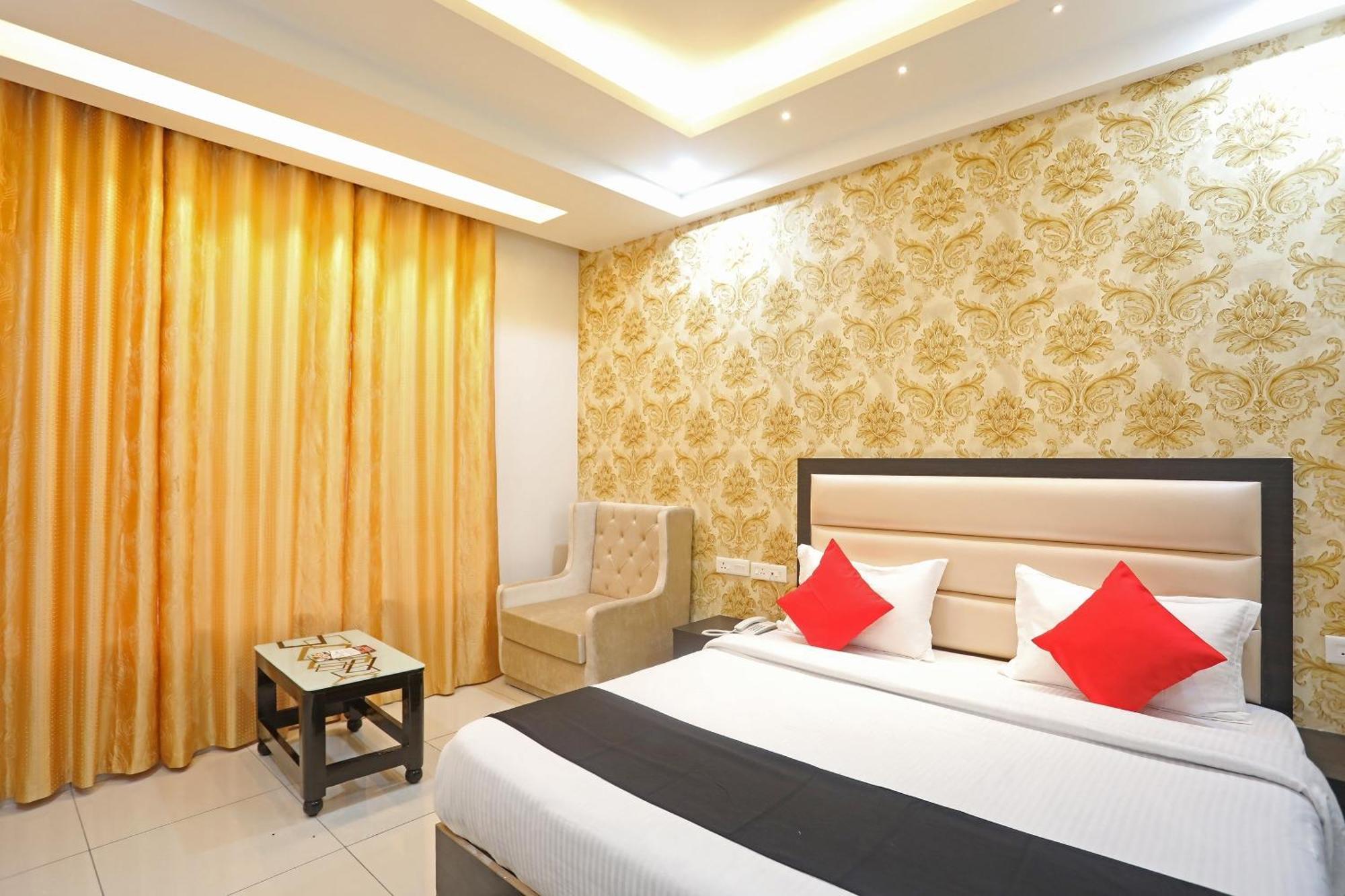 Live On Mrt736 Hotel Meerut Exterior foto