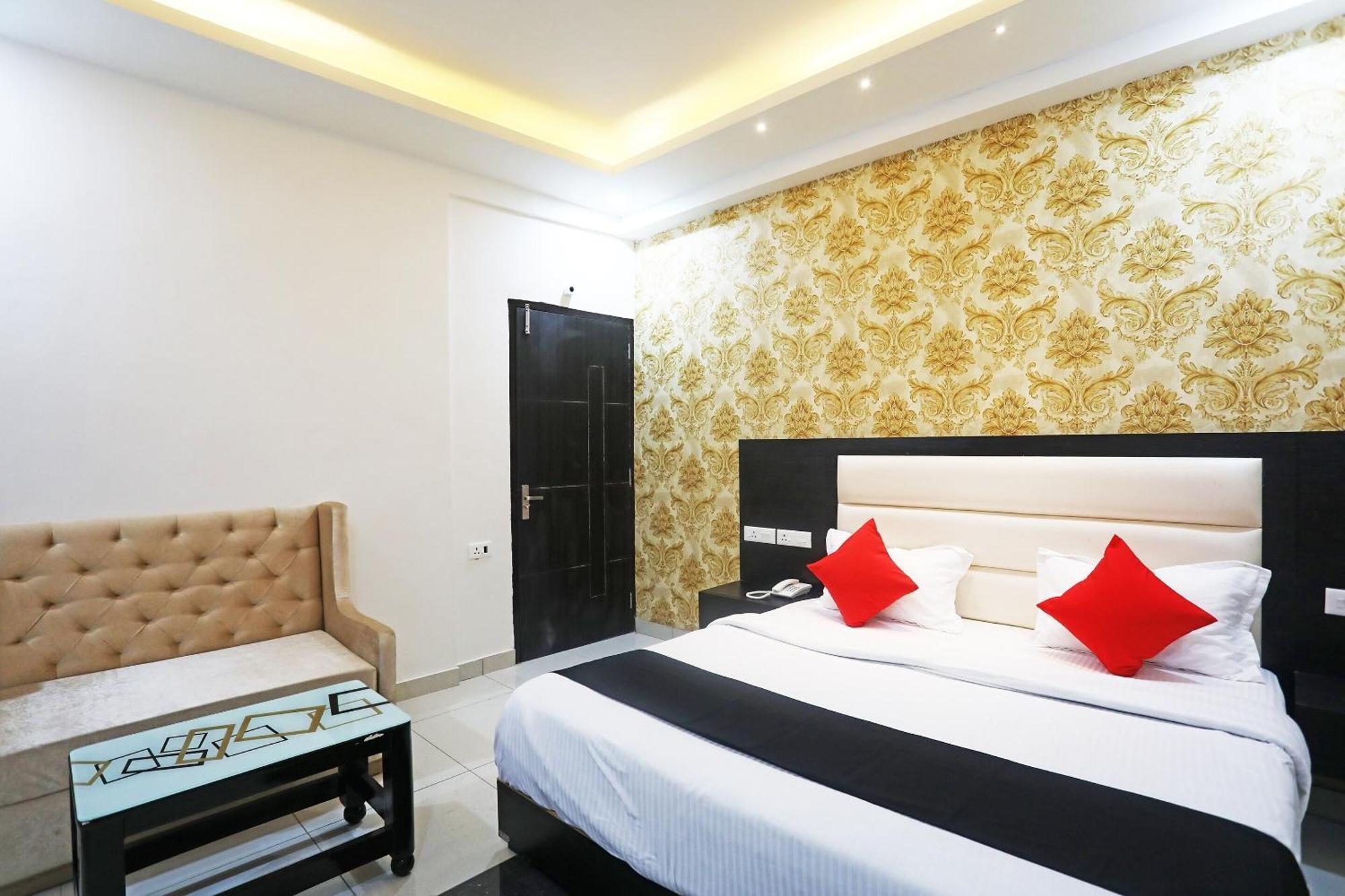 Live On Mrt736 Hotel Meerut Exterior foto